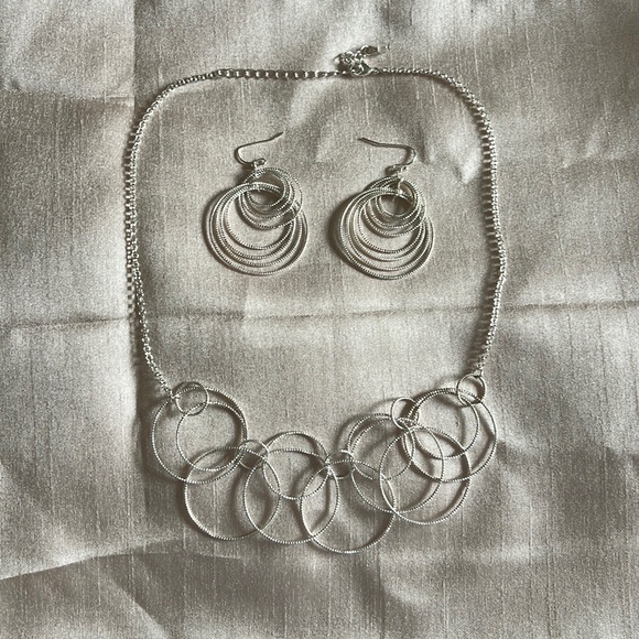 Avon Silver Circle Hoop Dangle Earring & Necklace Set - Picture 1 of 3